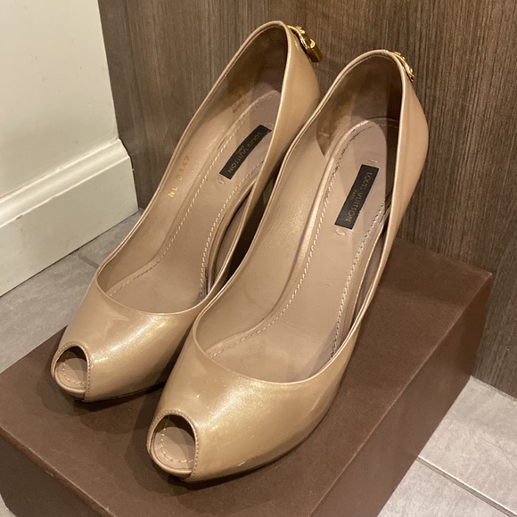 Gorgeous Louis Vuitton Heels - Picture 4 of 7